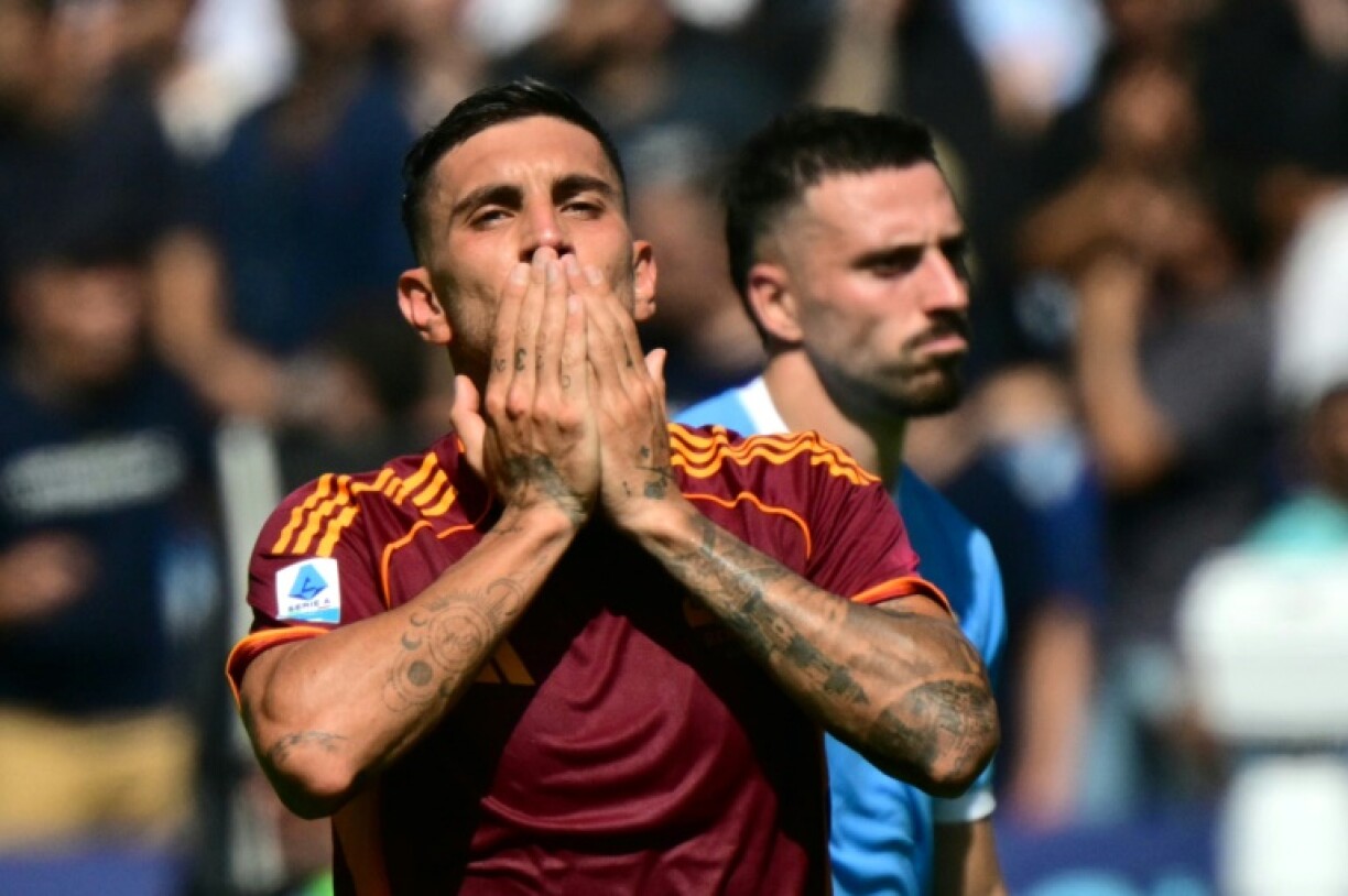 Lorenzo Pellegrini celebrates scoring Roma's derby-winning goal
