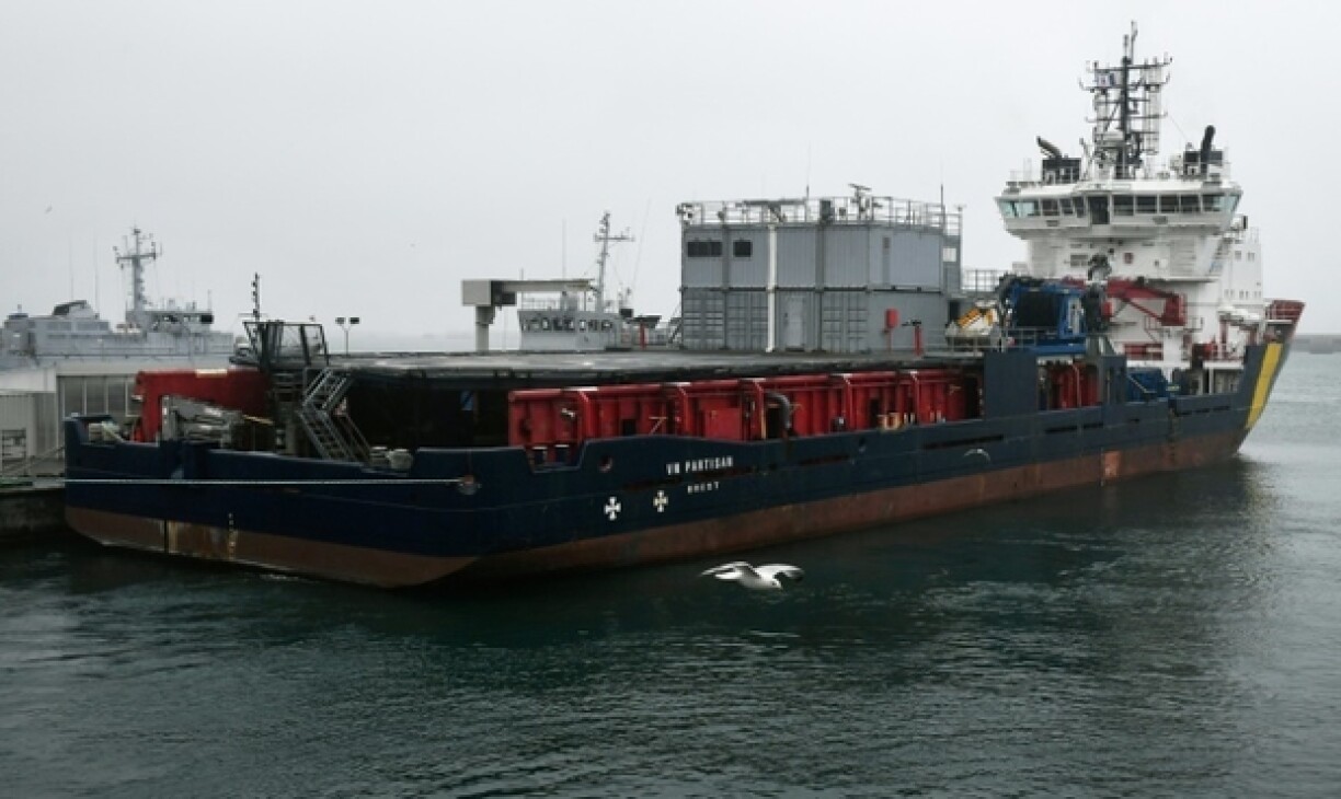 Le VN Partisan, navire destiné à lutter contre la possible pollution liée au naufrage du Grande America, le 14 mars 2019 à Brest.