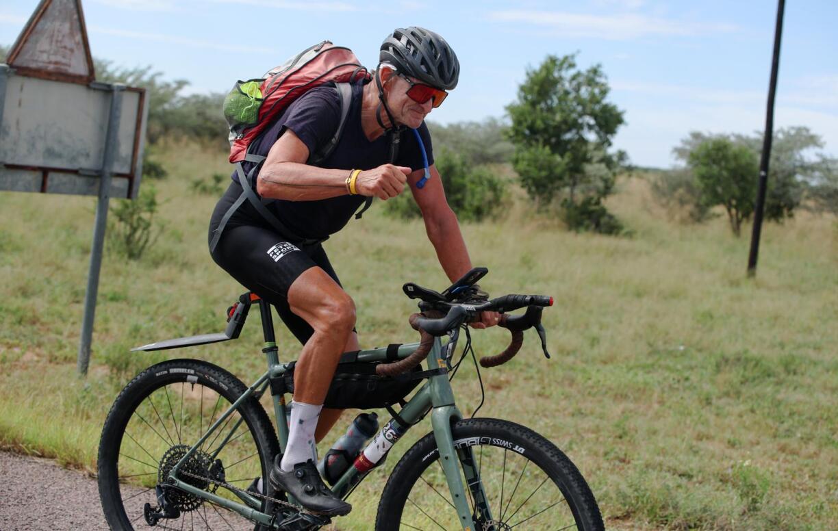 Zënter zwee Méint sëtzt den Dan Leiner all Dag um Vëlo op sengem Tour duerch Afrika.