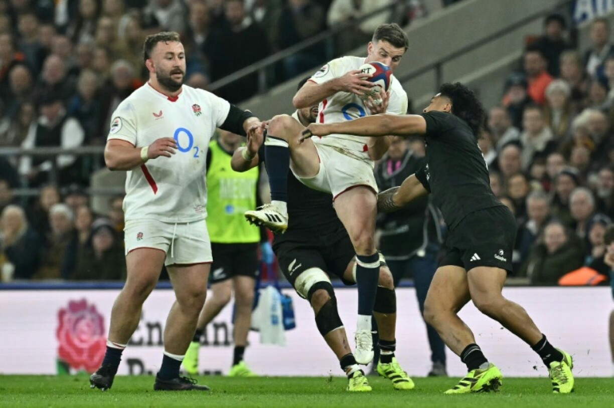 England fly half George Ford (C) scythed through for a 50th-minute try, but his score was disallowed on review for offside