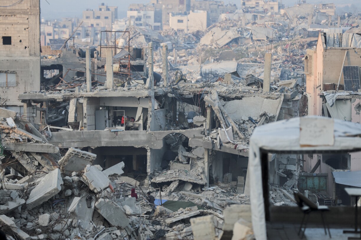 Scènes de destruction à Beit Lahia, dans le nord de Gaza, le 15 mars 2025.