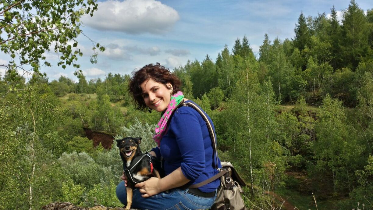 Viru ronn aacht Joer hunn d'Mina an hiren deemolege Partner David den Charly aus der Tötungstatioun gerett.