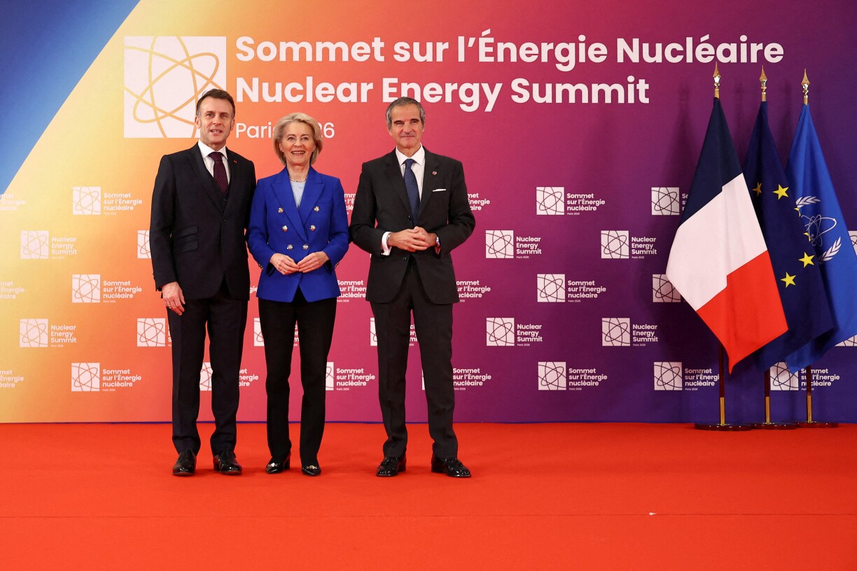 De franséische President Emmanuel Macron, den Direkter vun der IAEA Rafael Grossi an d'EU-Kommissiounspresidentin Ursula von der Leyen um Nuclear Energy Summit zu Boulogne-Billancourt bei Paräis.