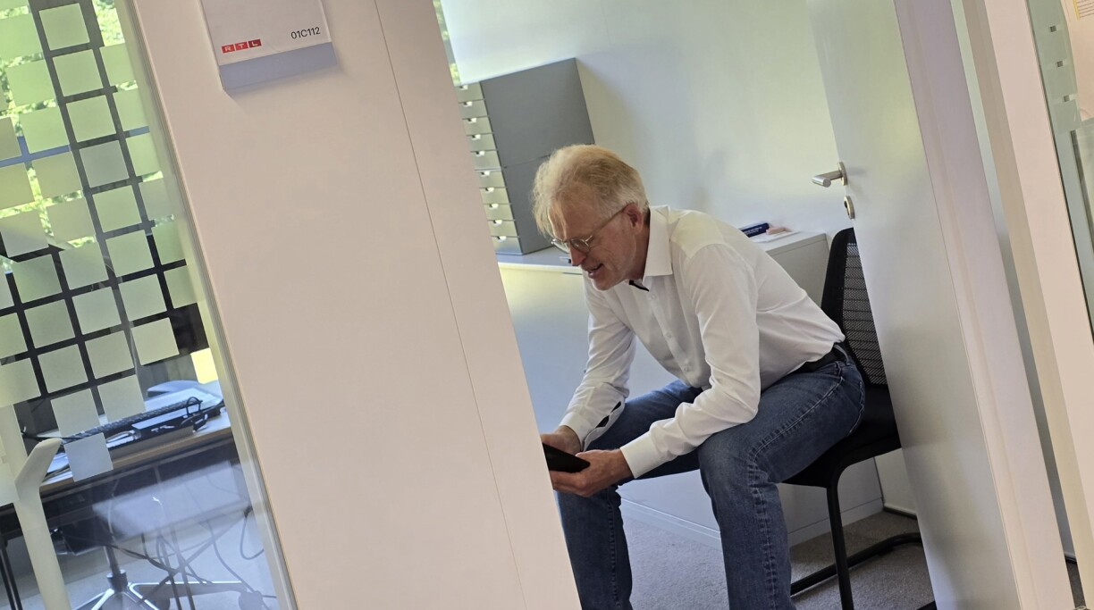 Eng Dier, déi ëmmer opstoung, wann ee Froen hat. Merci Guy.