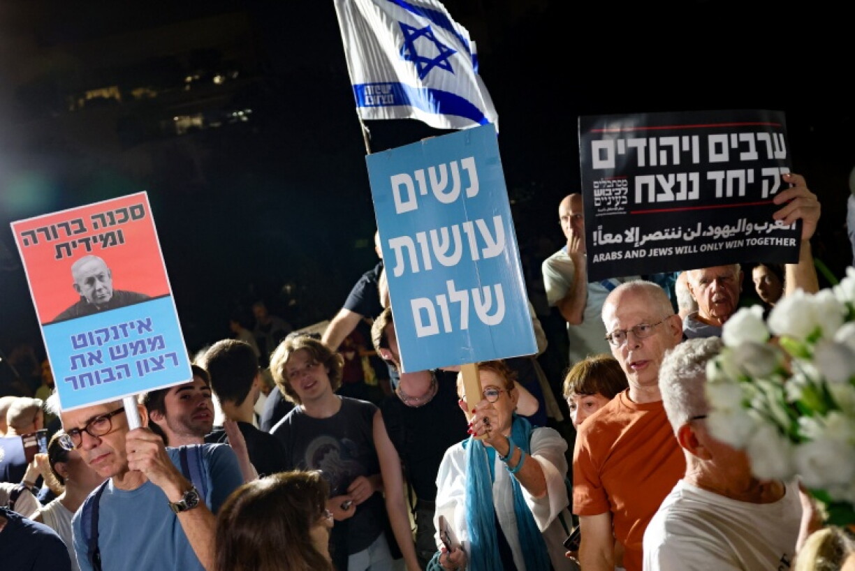 Israeli left-wing activists hold placards during a demonstration outside the home of Gadi Eisenkot, leader of the Yashar party, in Herzliya on October 29, 2026, calling for the formation of a government that includes Arab parties