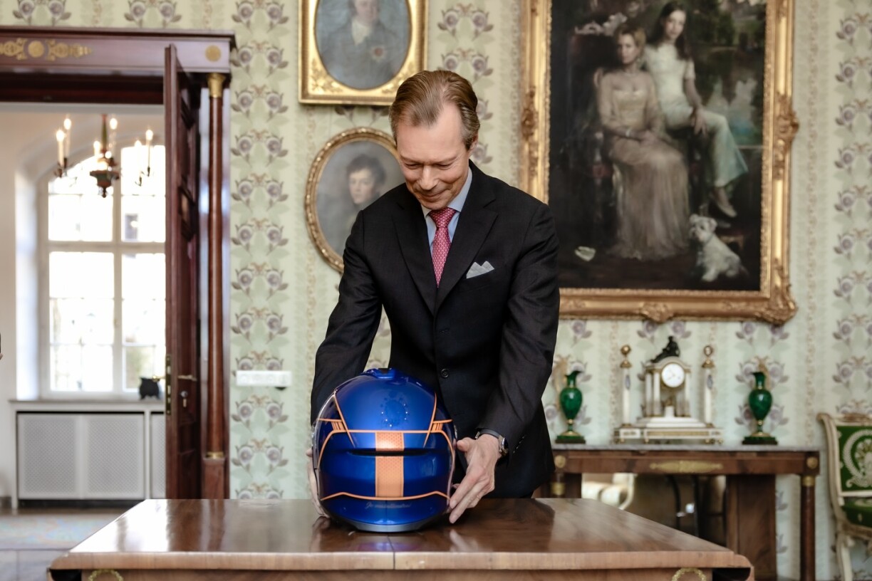 De Grand-Duc Henri sech iwwer den Helm gefreet a senge Gäscht duerfir Merci gesot.