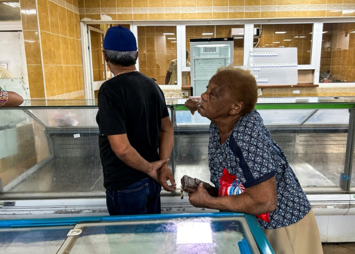 Eggs, meat and cooking oil are often absent from the shelves in supermarkets that only accept MLC payments