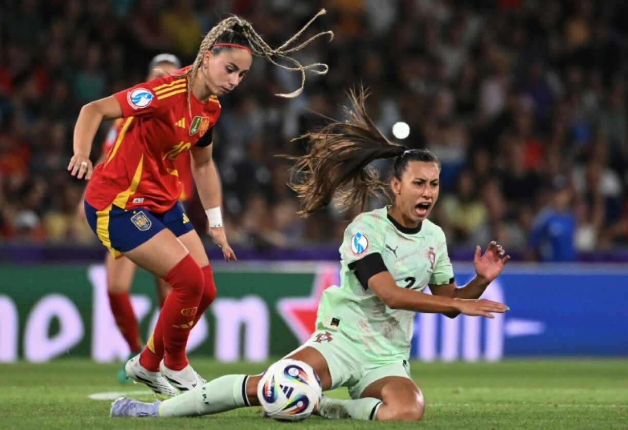 Athenea Del Castillo (L) in action for Spain against Portugal during the group stage