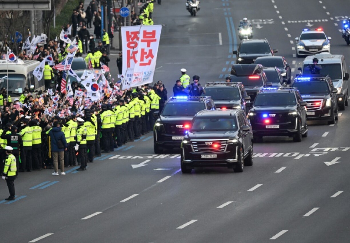 Yoon drove to the presidential residence after his release, and greeted the hundreds of cheering supporters outside