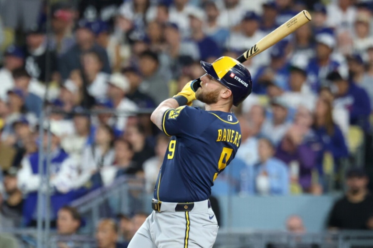 Jake Bauers blasts a two-run home run to give the Milwaukee Brewers the lead and set up a crucial victory over the Los Angeles Dodgers