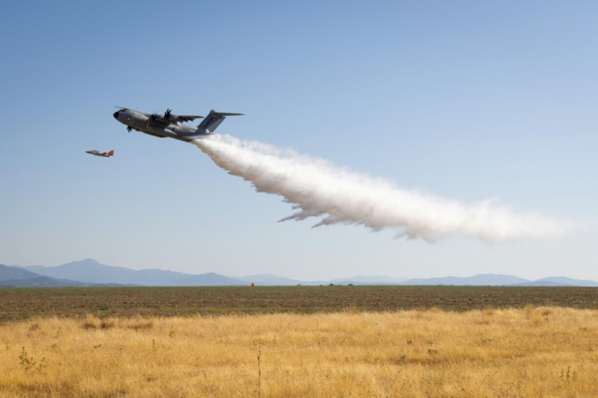 Selon l'avionneur européen Airbus, l'utilisation de son cargo A400M comme avion de lutte contre les incendies a été testé avec succès. Le test en Espagne a permis de larguer 20 tonnes d'eau en moins de dix secondes.