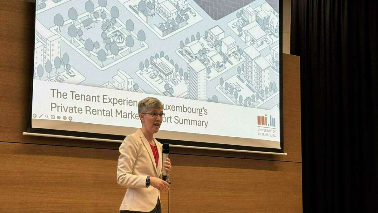 Une des chercheuses de l'Université du Luxembourg photographiée lors de la présentation du rapport