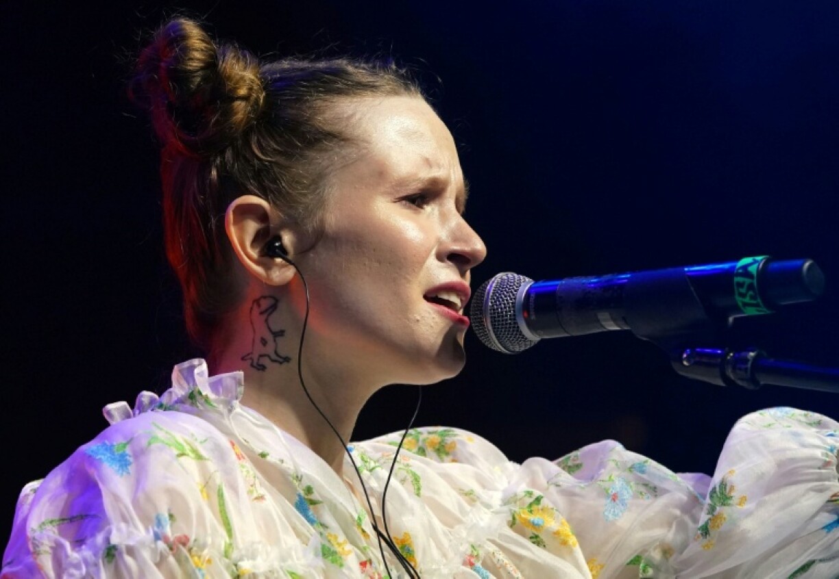 Self-exiled singer Monetochka supports the Russian diaspora as well as those who cannot protest back home