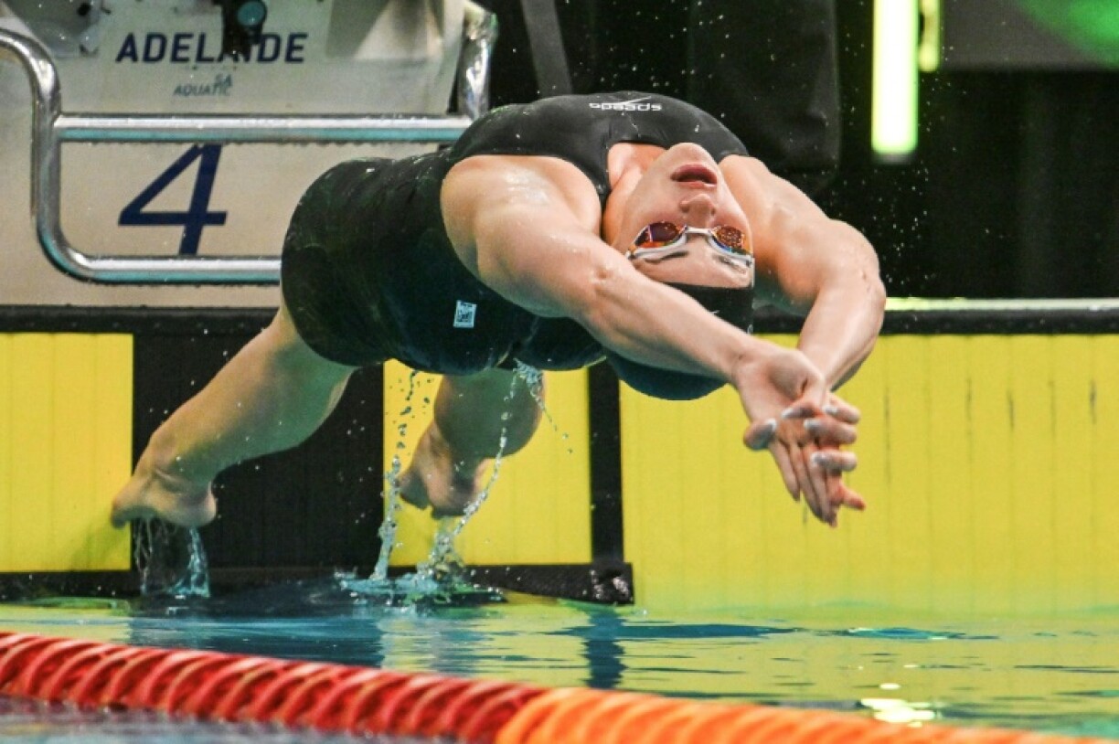 Olympic champion Kaylee McKeown cruised to the 100 backstroke title at the Australian world championship trials