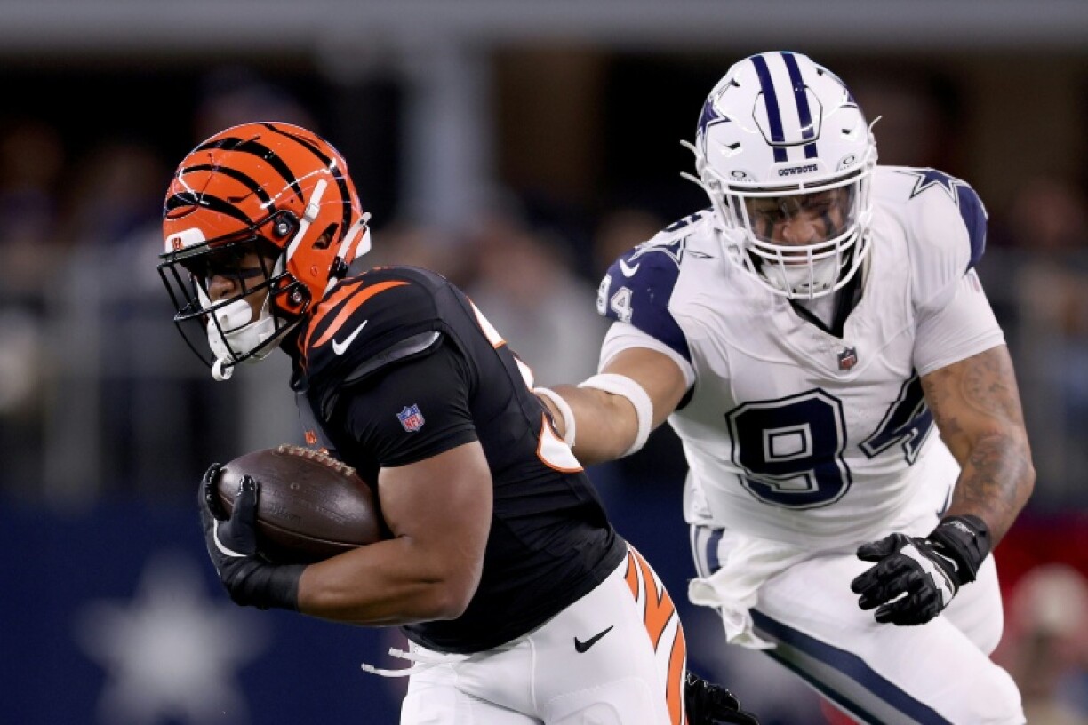 Dallas Cowboys defensive end Marshawn Kneeland (R) in action earlier this season against the Cincinnati Bengals