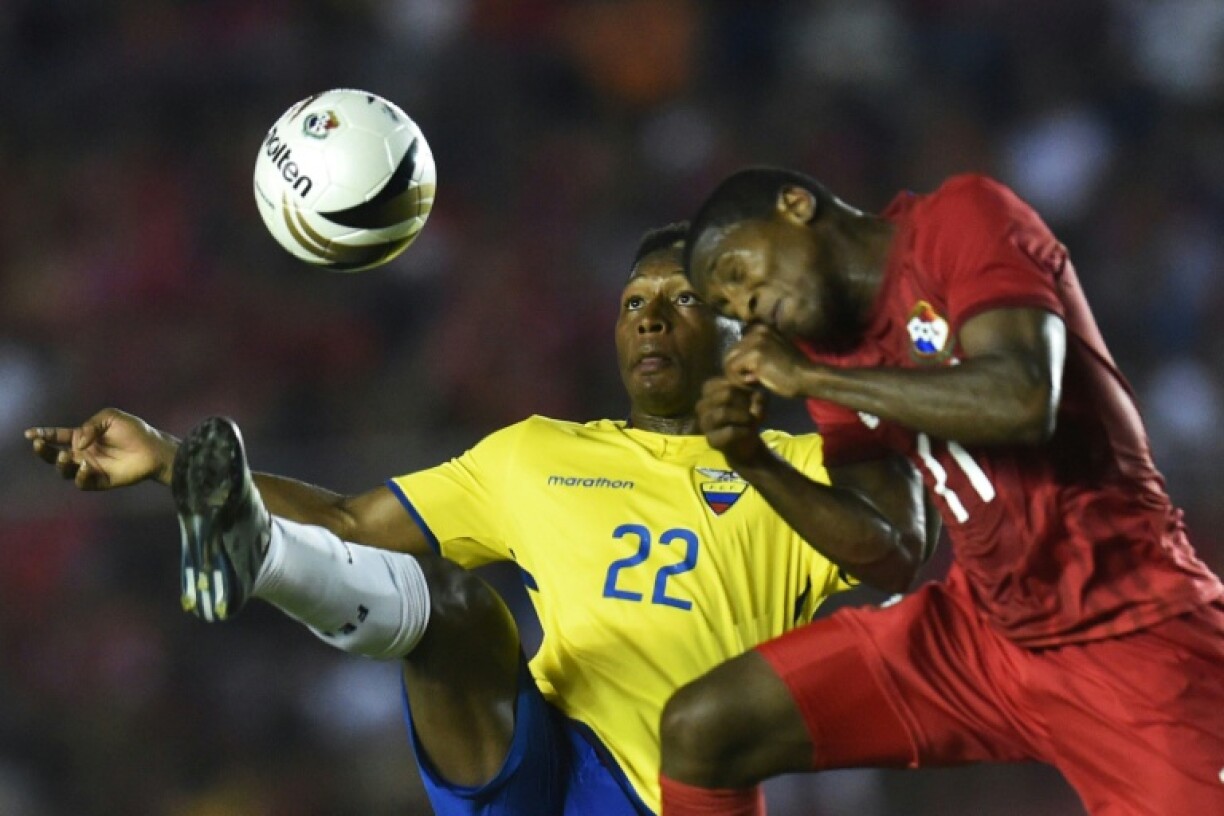 Jonathan González (left) during a June 3, 2015 match