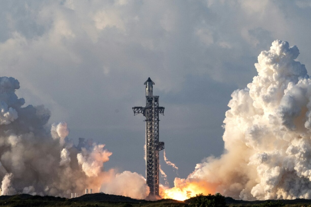 La mégafusée Starship de SpaceX décolle de la base Starbase, au Texas, lors de son 14e vol expérimental, le 28 septembre 2026