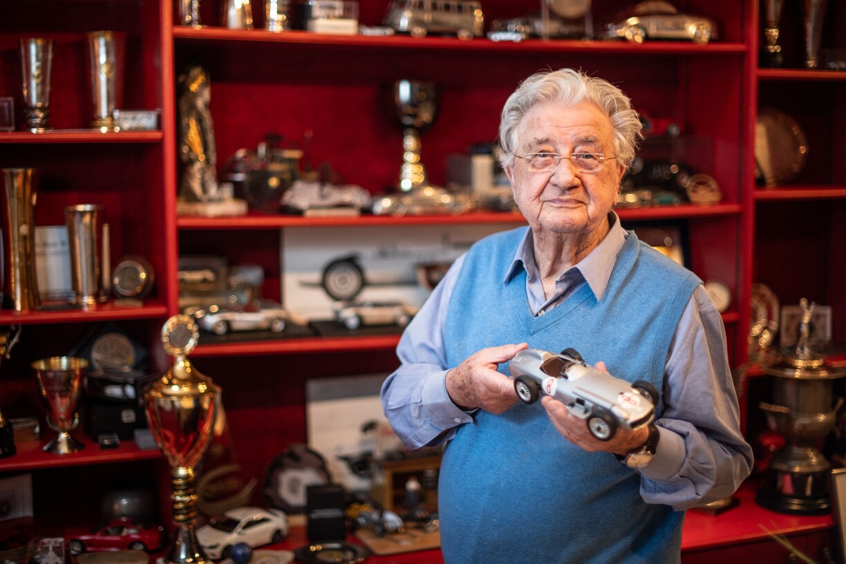 Den Hans Herrmann ass ënnert anerem op de legendäre Silberpfeile gefuer