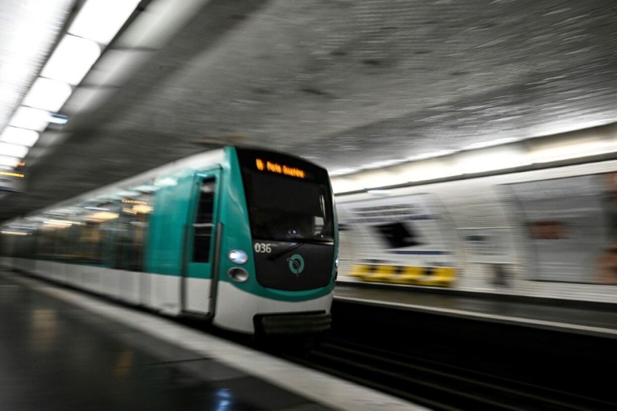 Trois femmes ont été blessées couteau dans le métro parisien par un homme qui a pris la fuite avant d'être interpellé dans le Val-d'Oise