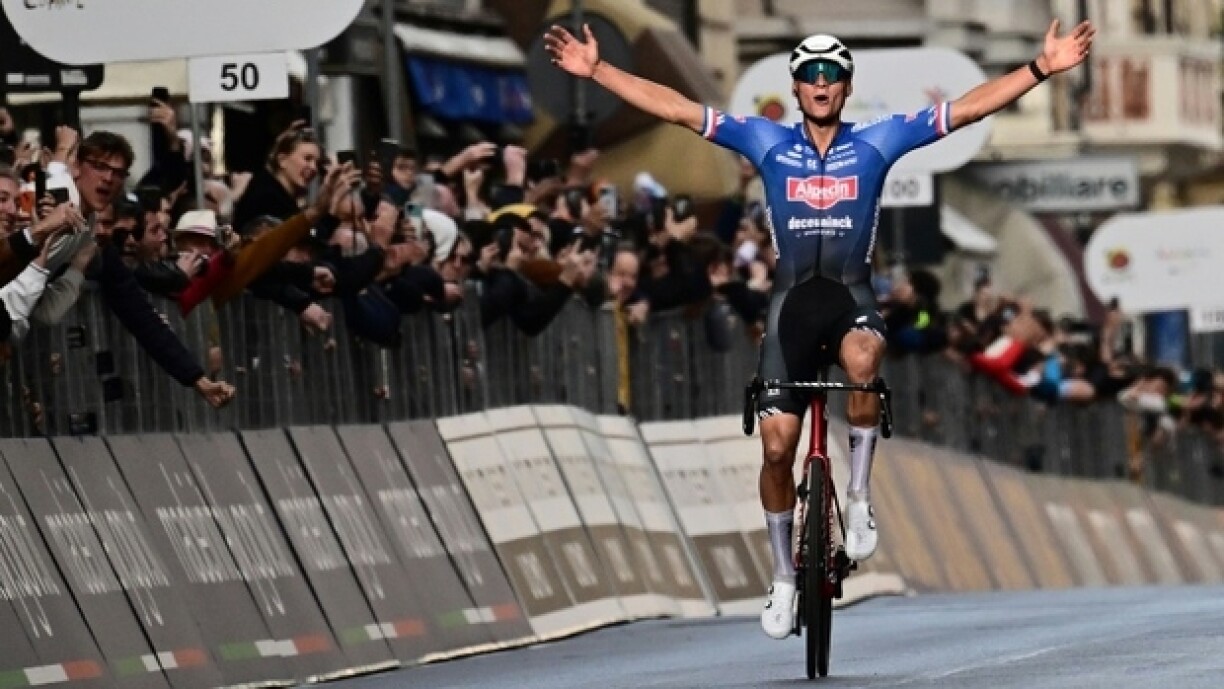 Le Néerlandais Mathieu van der Poel remporte la classique Milan-Sanremo, le 18 mars 2023