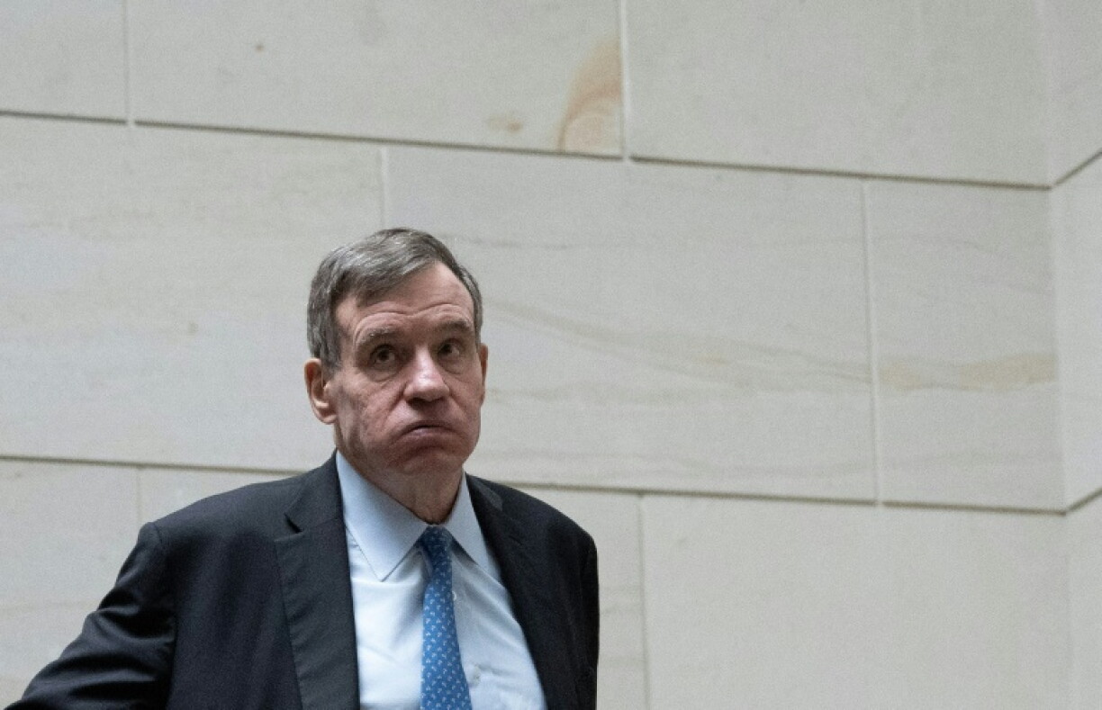 Mark Warner, vice-président de la commission du renseignement au Sénat, le 24 février 2026 au Capitole, à Washington