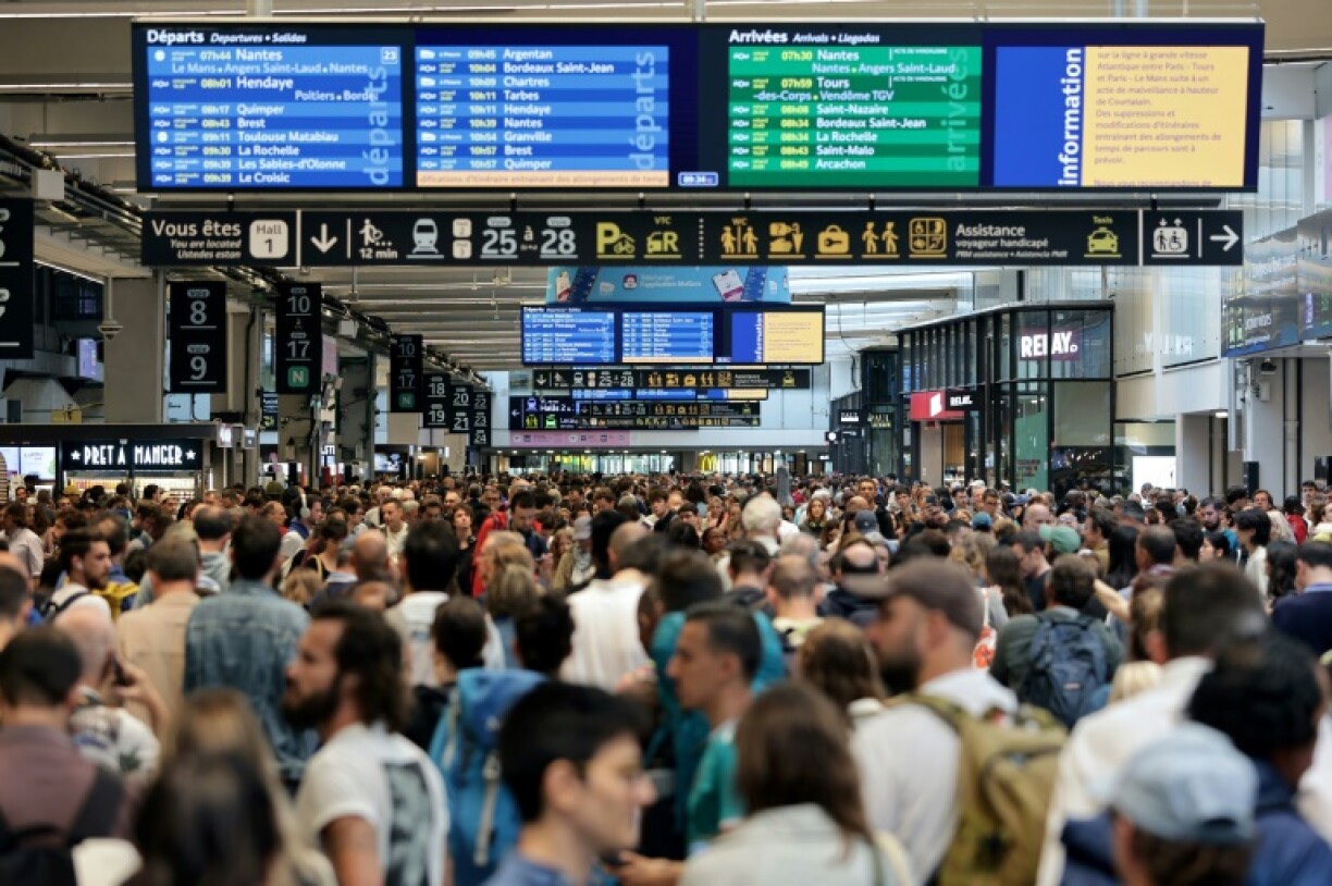 Scène de chaos à la gare de Paris-Montparnasse