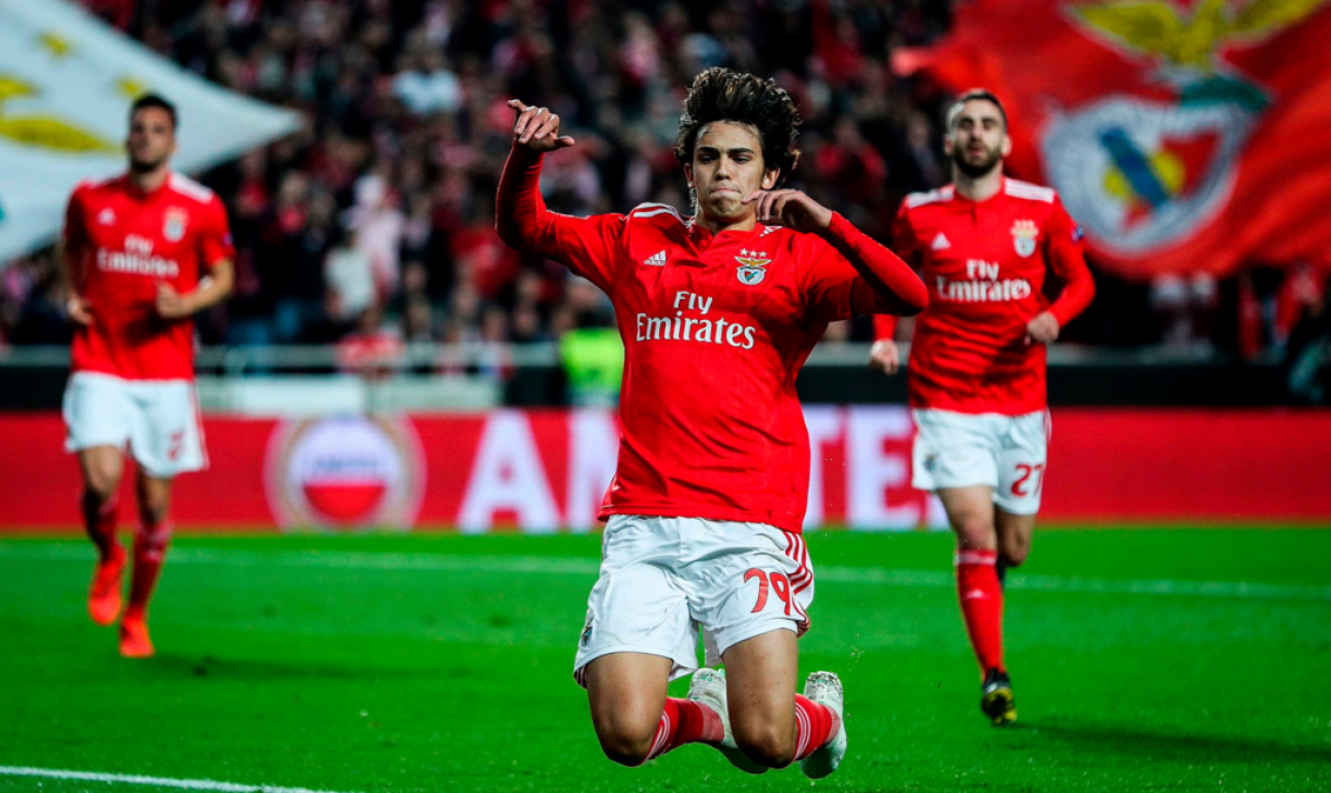 Den 19 Joer ale Joao Felix huet en Donneschdeg den Owend ganzer 3 Goler geschoss.