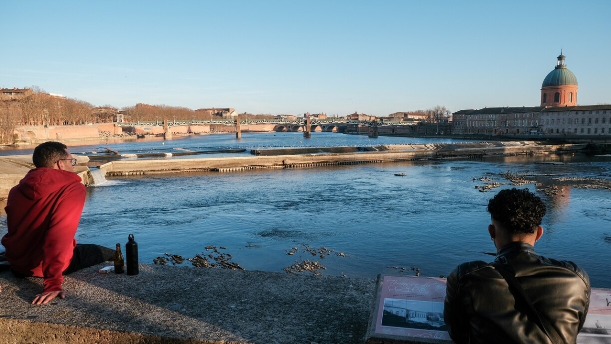 La Garonne photographiée à un niveau très bas à Toulouse en février 2023.