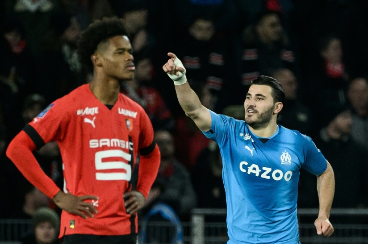 Le défenseur de Marseille Sead Kolasinac (d) vient de marquer l'unique but du match à Rennes, le 5 mars 2023