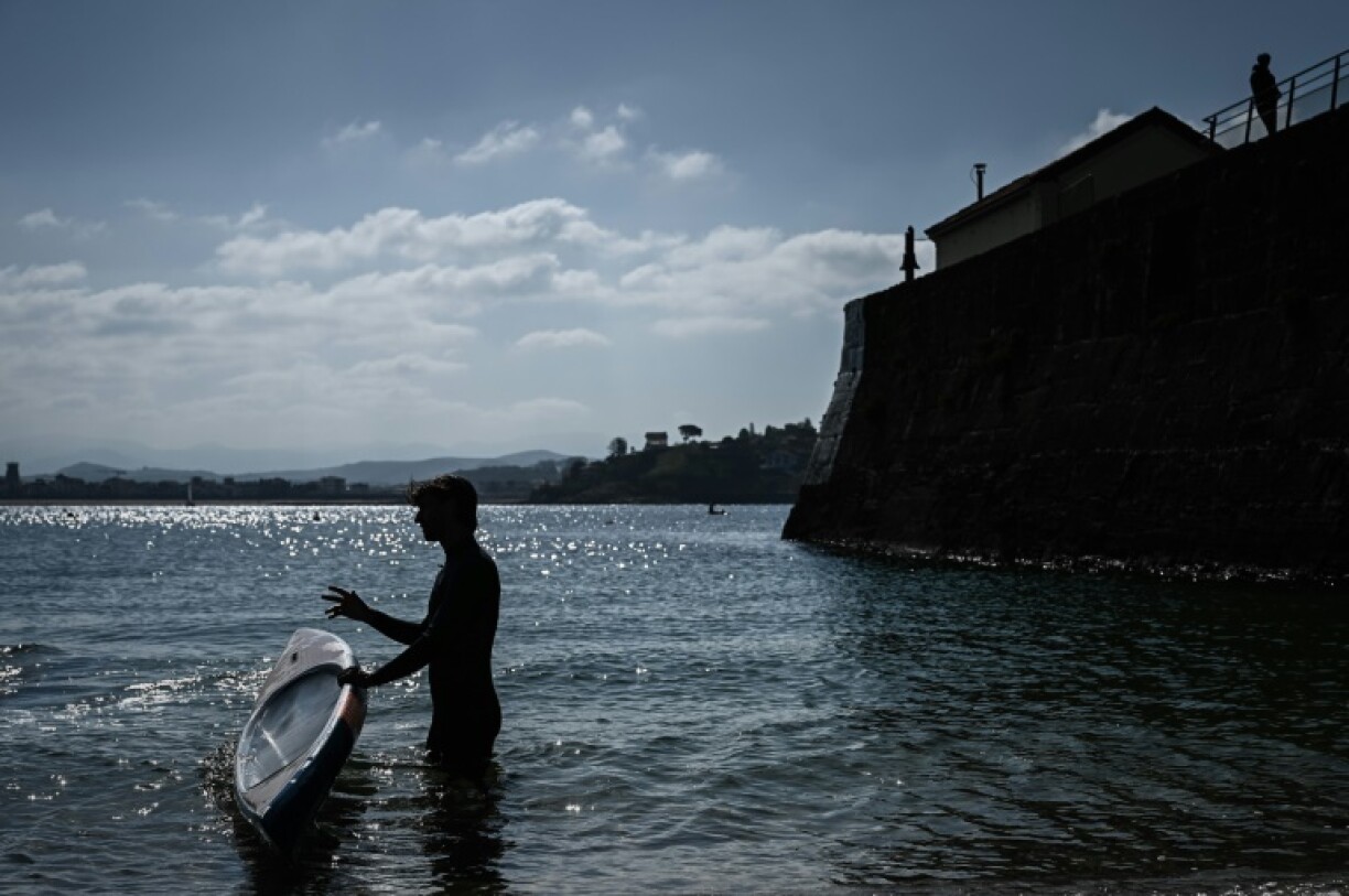 Le surfeur Ludovic Dulou à l'entraînement à Socoa (Pyrénées-Atlantiques) le 5 avril 2021