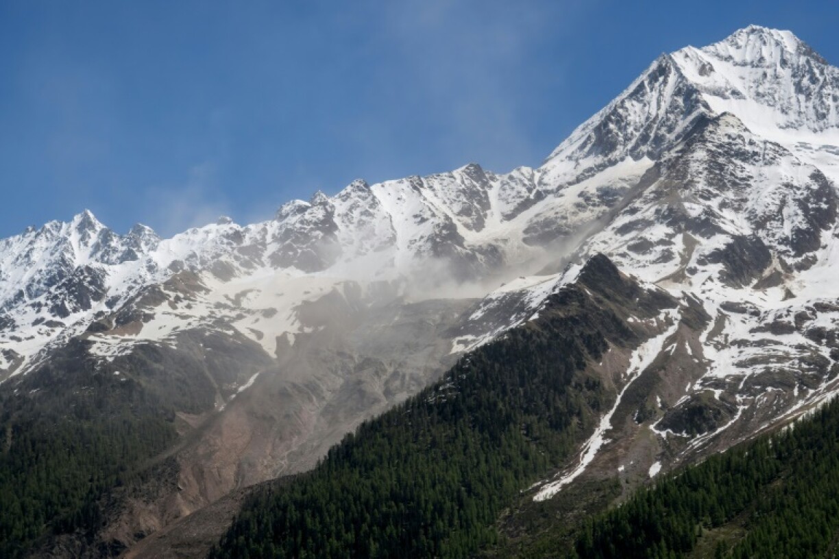 Dust rising after the collapse of the Birch glacier in Wallis canton