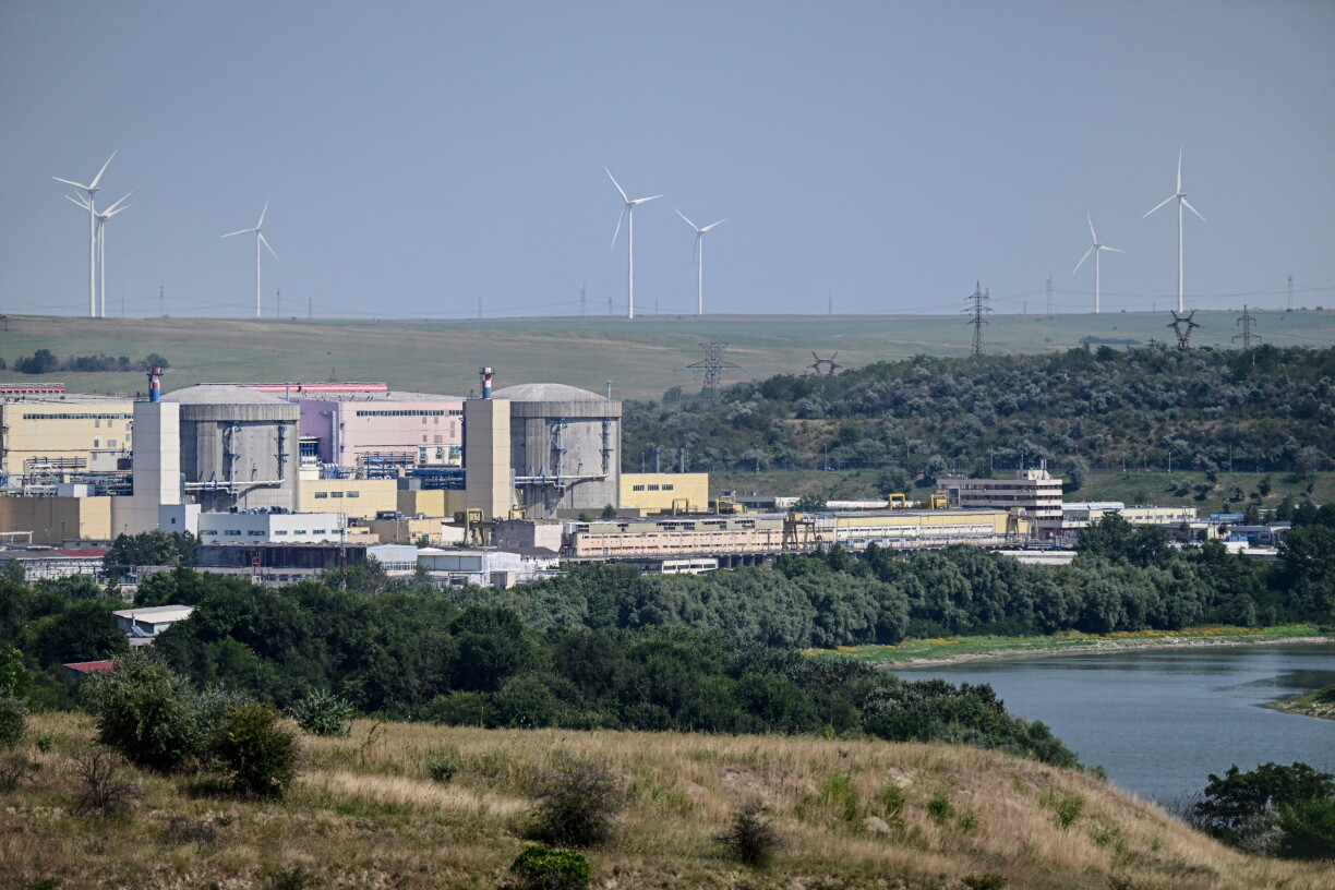 E Bléck op d'AKW Cernavoda a Rumänien, dat direkt un der Donau läit.