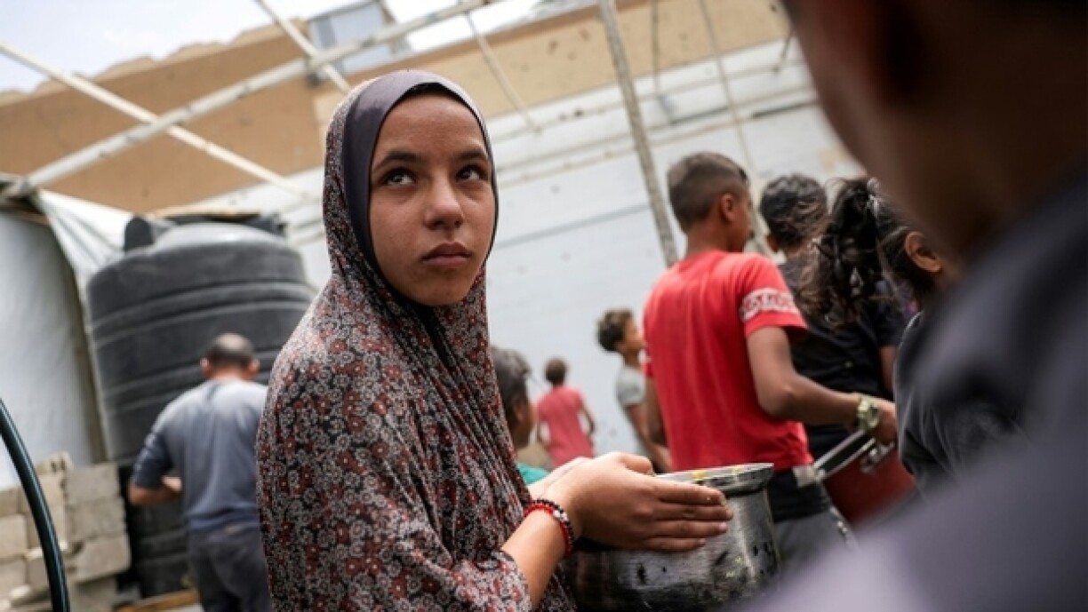 Distribution de nourriture à Beit Lahia, dans le nord de la bande de Gaza, le 24 avril 2025