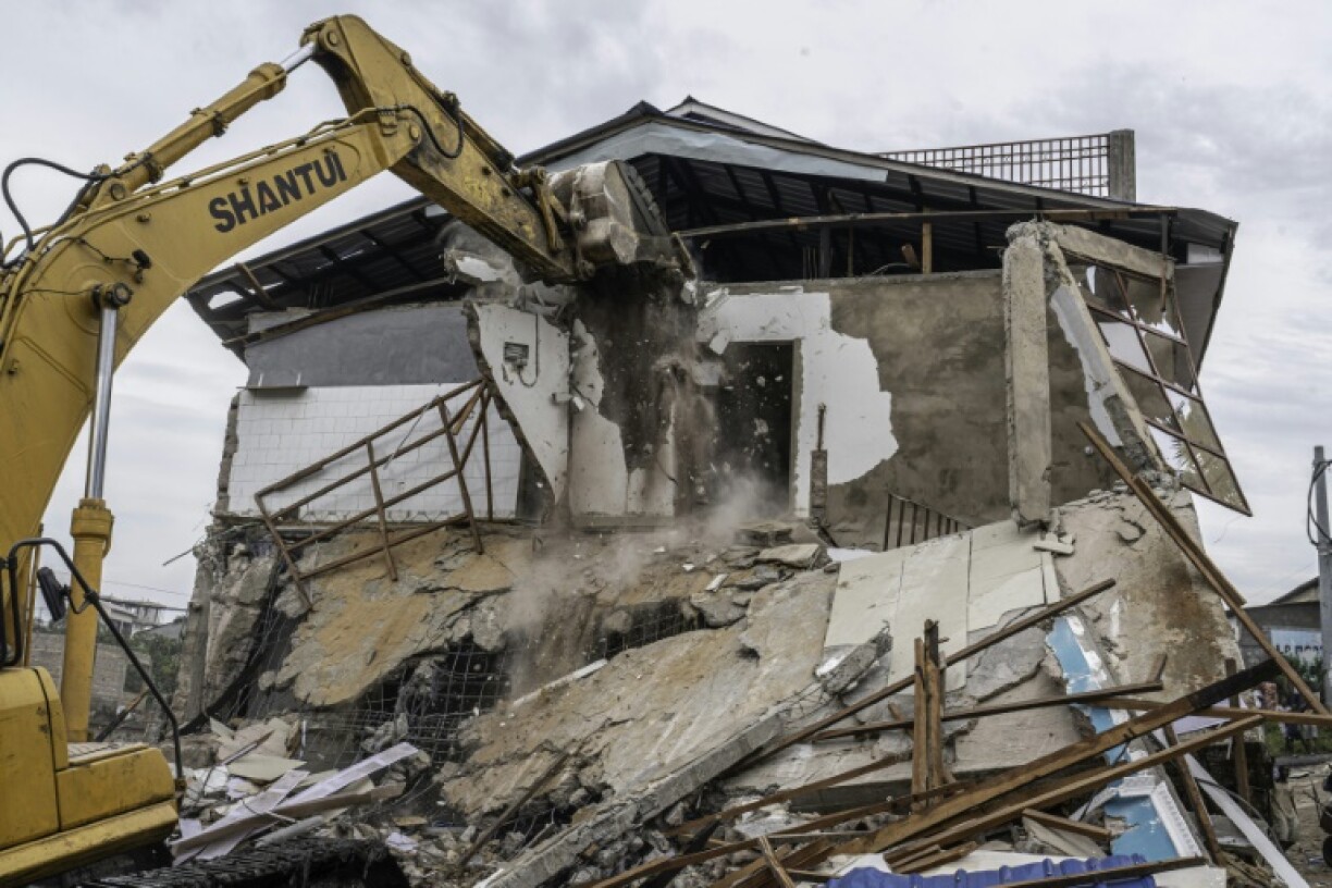 Building on riverbanks and riverbeds is illegal, say authorities in Kinshasa, which sits on the Congo River