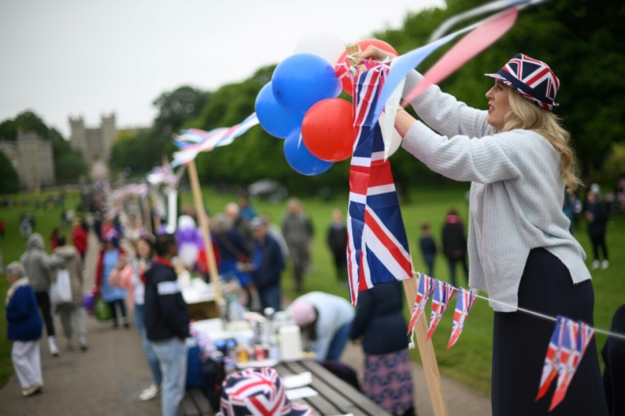 Décoration des tables dans l'allée menant au château de Windsor lors du jubilé de platine de la reine Elizabeth II, le 5 juin 2022