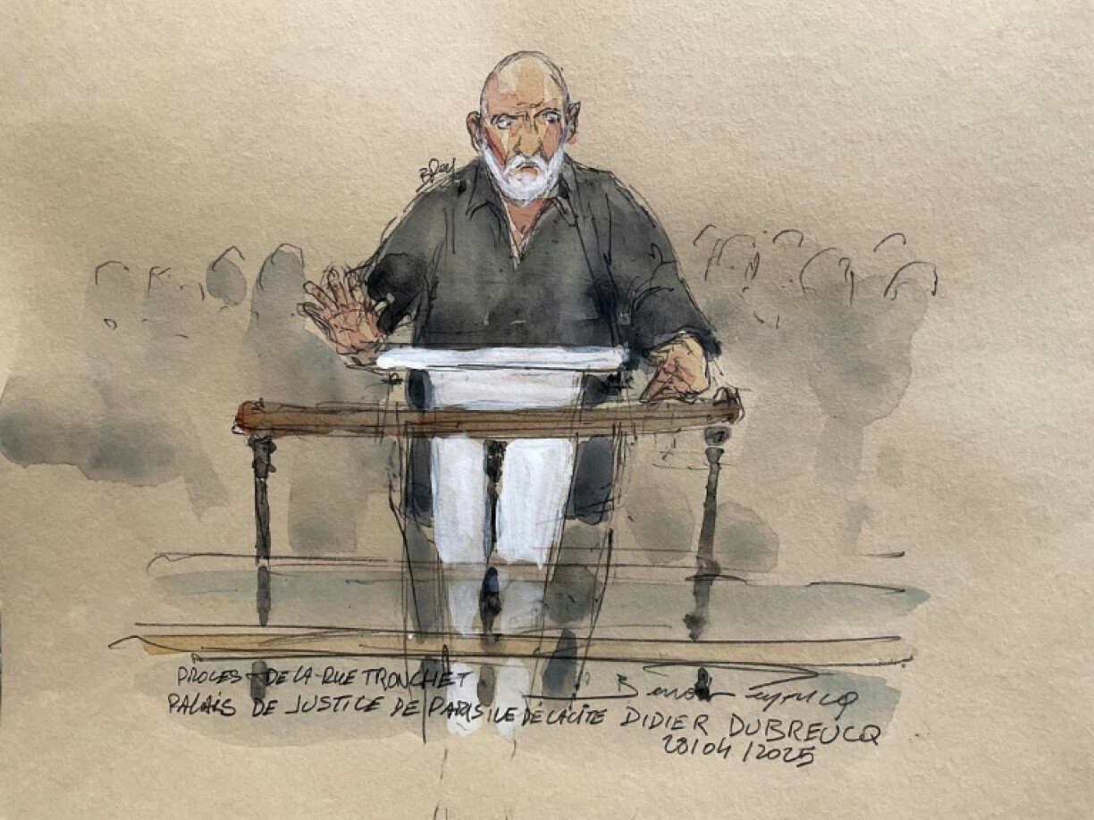 Croquis d'audience du 28 avril 2025, publié le 5 mai 2025, montrant l'accusé Didier Dubreucq lors du procès du braquage de l'influenceuse américaine Kim Kardashian, à la cour d'assises de Paris