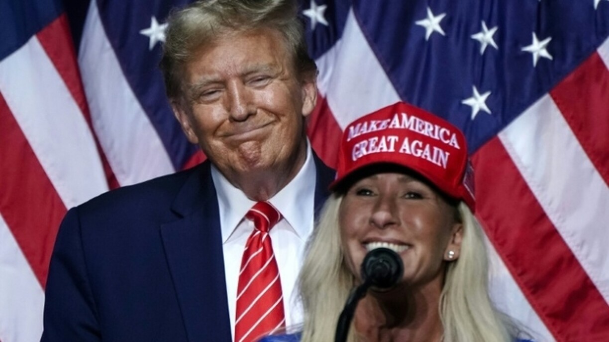 La parlementaire américaine Marjorie Taylor Greene (D) et le président Donald Trump, à Rome, dans l'Etat américain de Géorgie