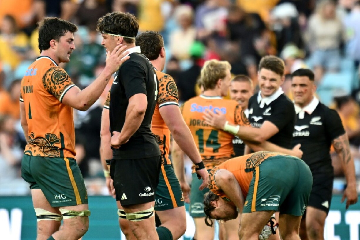 Australia coach Les Kiss called their 42-21 loss to New Zealand "unacceptable"