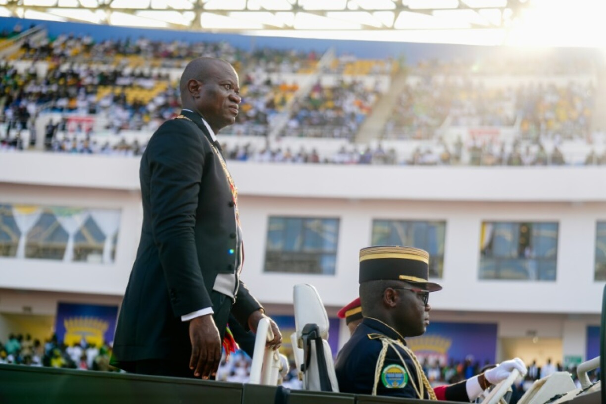 Before a full return to constitutional order, Gabon still has to set up legislative elections, announced for the autumn