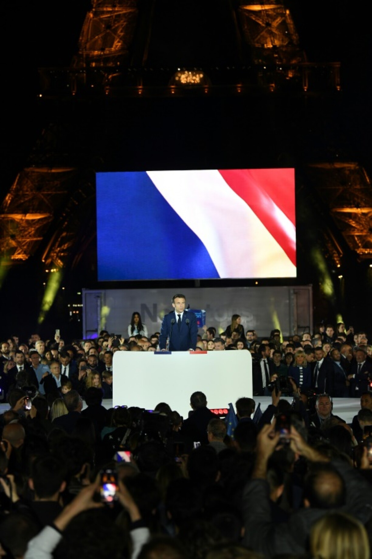 Emmanuel Macron devant la Tour Eiffel, le 24 avril 2022