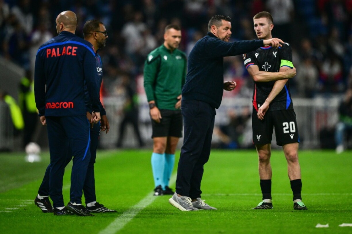 L'entraîneur de Crystal Palace et ancien entraîneur de Lyon Pierre lors du match de Ligue Europa entre les deux équipes remporté par l'OL 3-2, le 15 octobre 2026 au Groupama Stadium de Décines-Charpieu