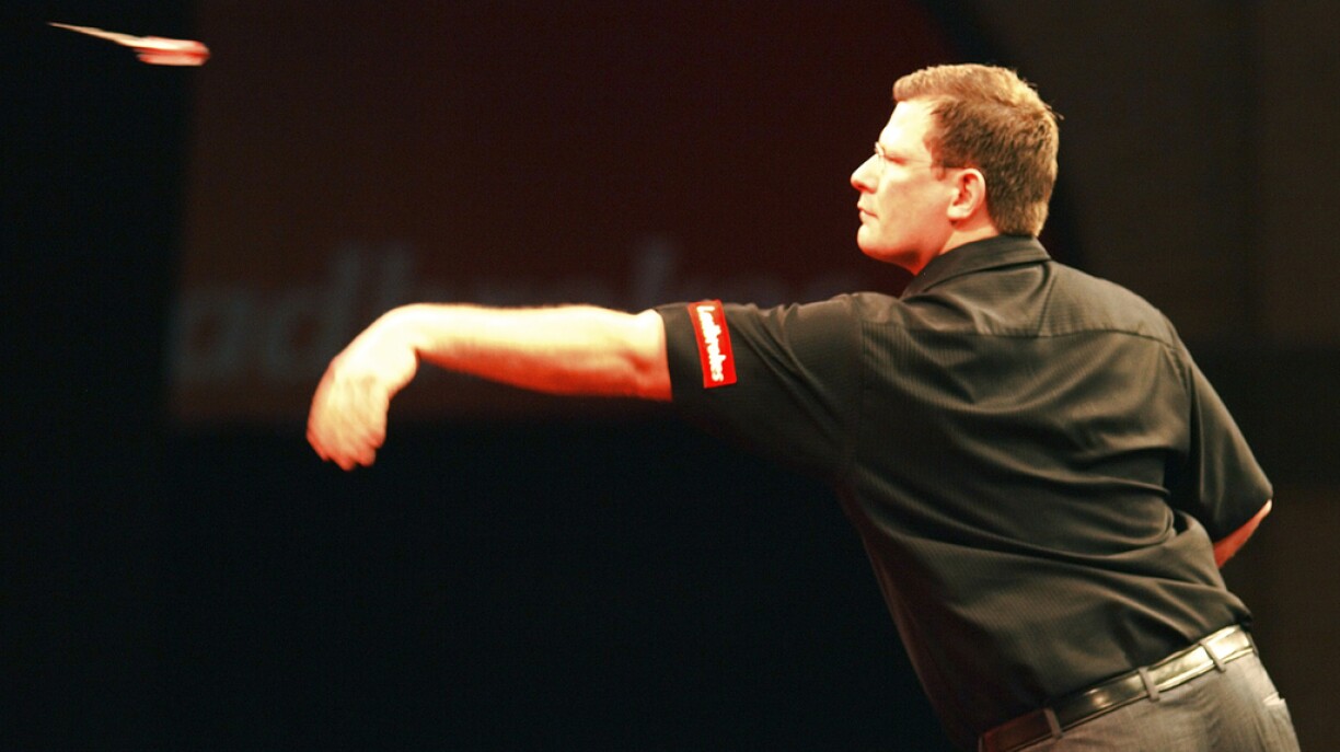 Den James Wade muss elo d'Éier vun den Englänner retten.