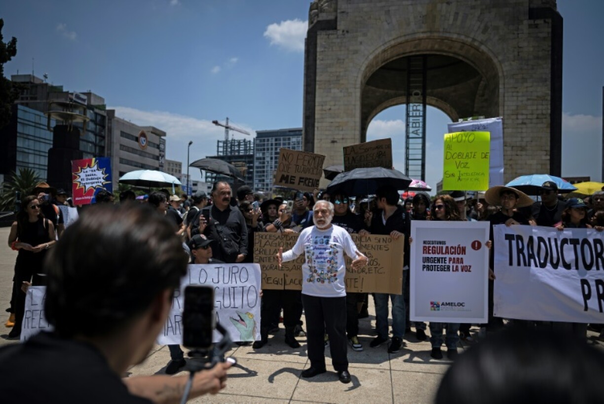 Voice actors demonstrate in Mexico City demanding regulation of artificial intelligence in their industry