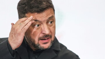 Le président ukrainien Volodymyr Zelensky donne une conférence de presse, le 1er juillet 2026 à Dublin