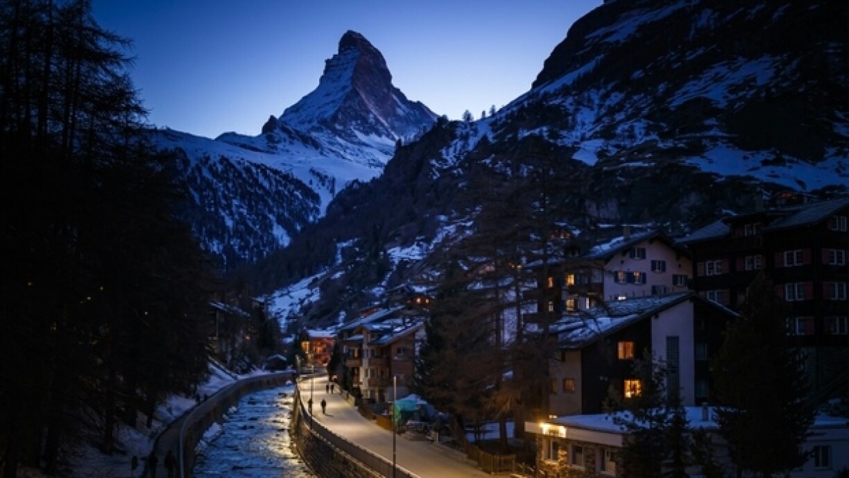 Zermatt mam Matterhorn am Hannergrond.