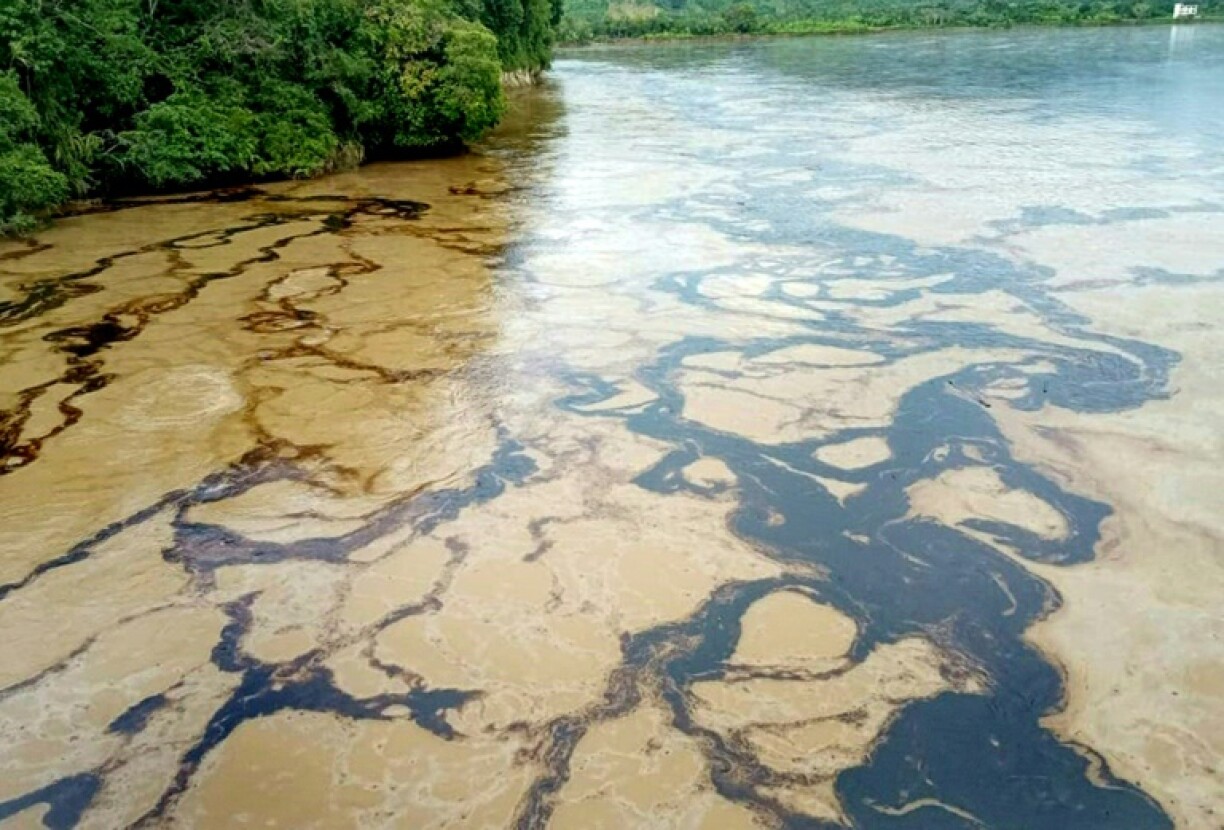 This handout picture from the Ecuadoran municipality of Esmeraldas shows the effects of the oil spill in the Esmeraldas River