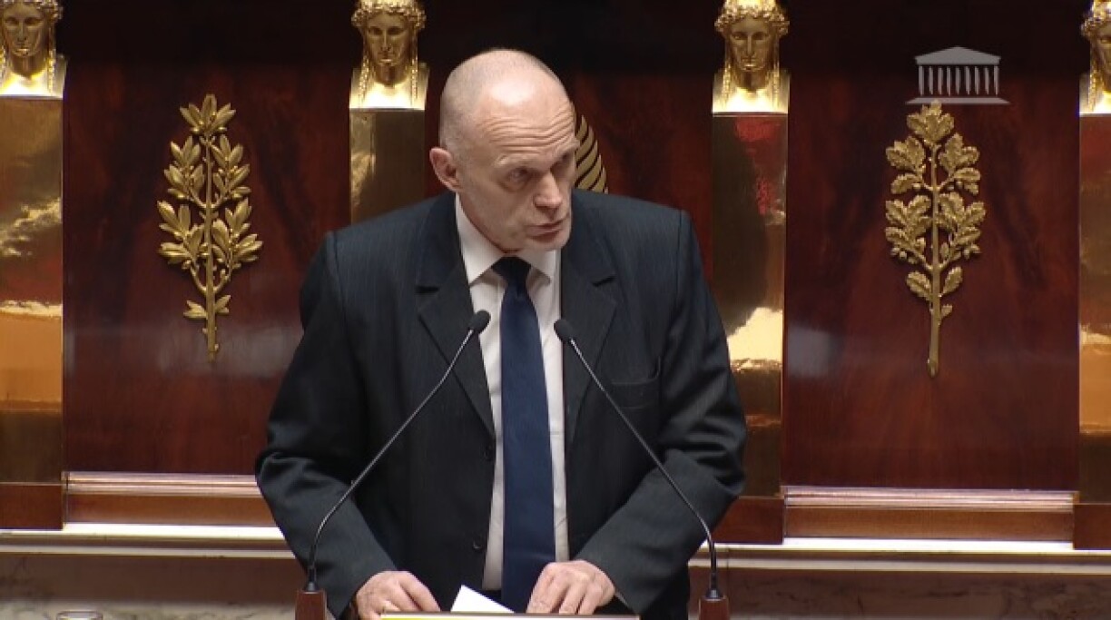 Le député français Frédéric Petit lors de sa prise de parole à l'Assemblée nationale.