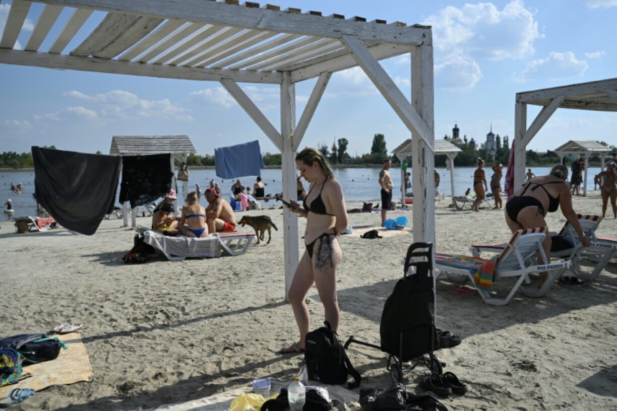 Russian troops are pushing toward Sloviansk, now within range of devastating glide bombs dropped from Russian warplanes