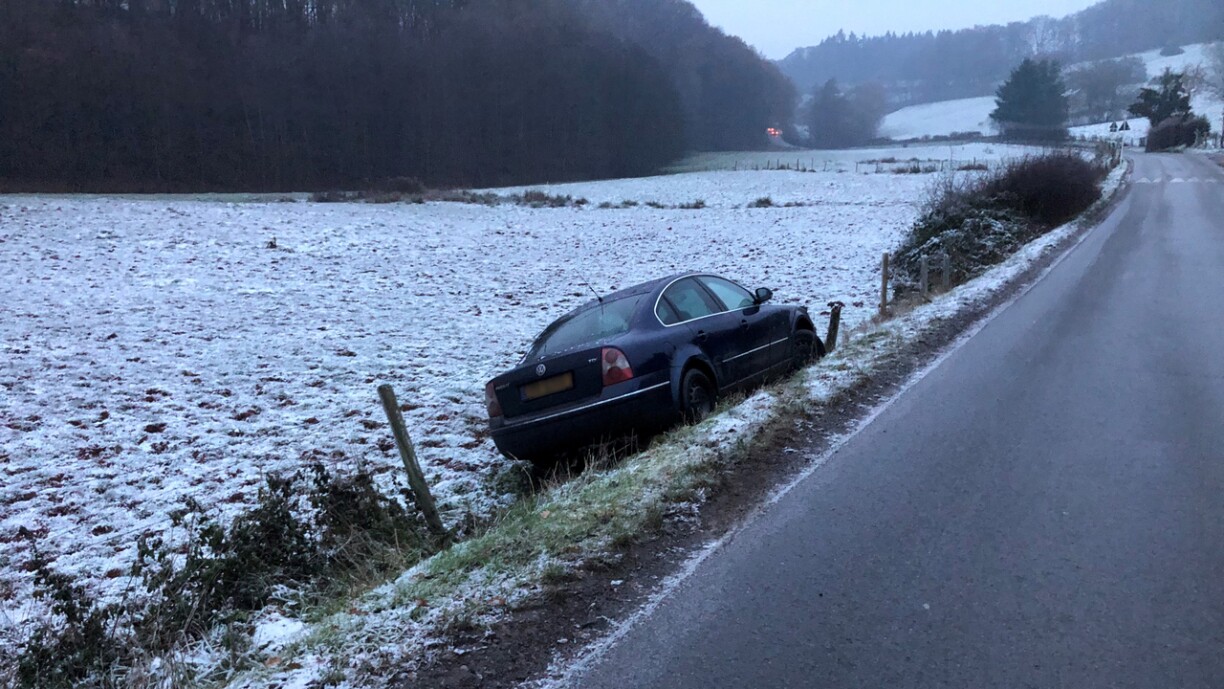 Un automobiliste a fait une sortie de route ce lundi matin entre Niederfeulen et Warken.