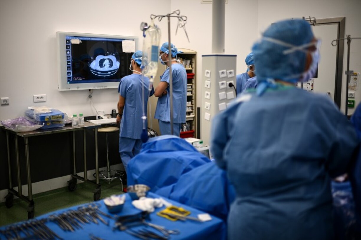 Surgeons prepare for a lung transplant operation at the the Foch Hospital outside Paris in 2021
